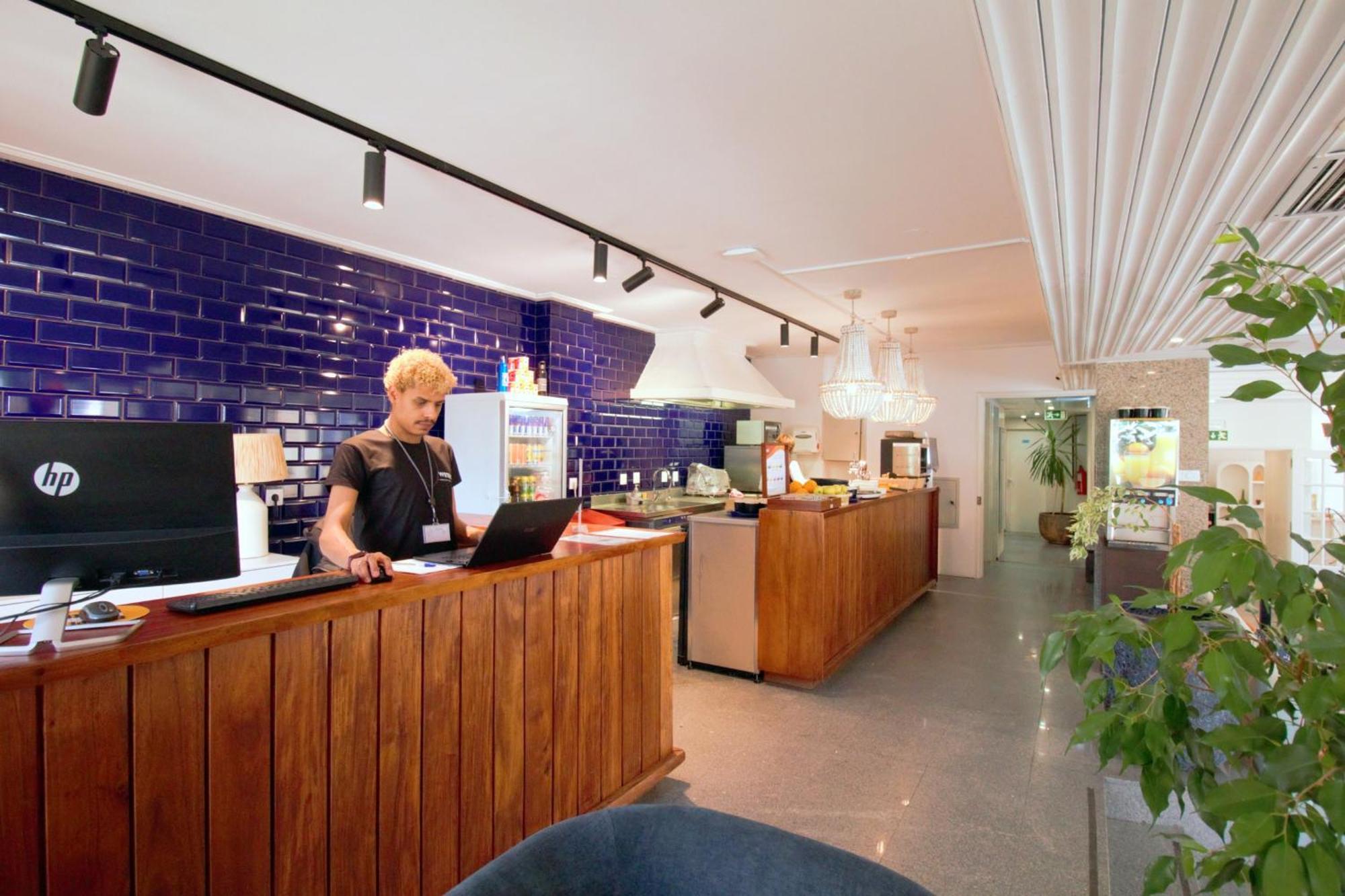 Wot Costa Da Caparica Hotel Exterior photo