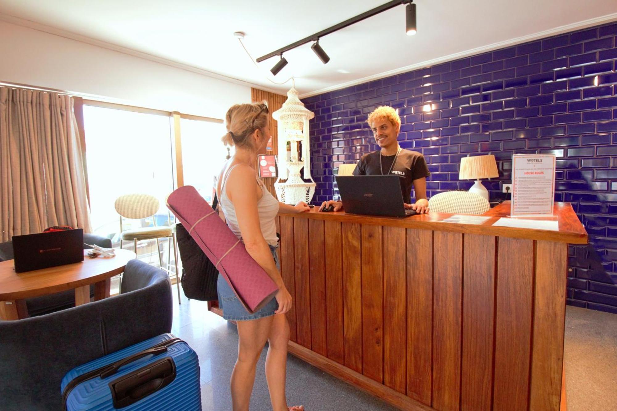 Wot Costa Da Caparica Hotel Exterior photo